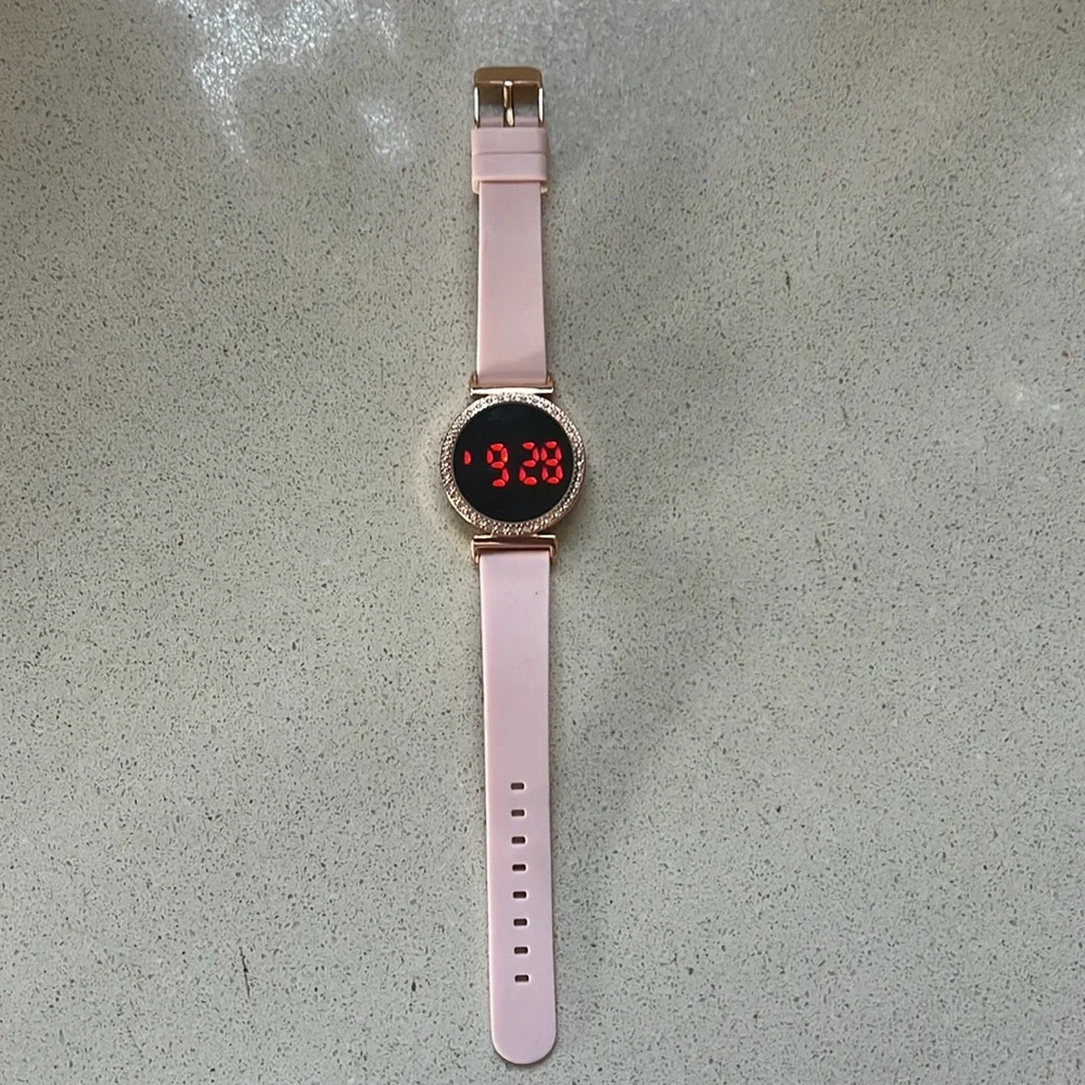 Digital watch (for‎ female)